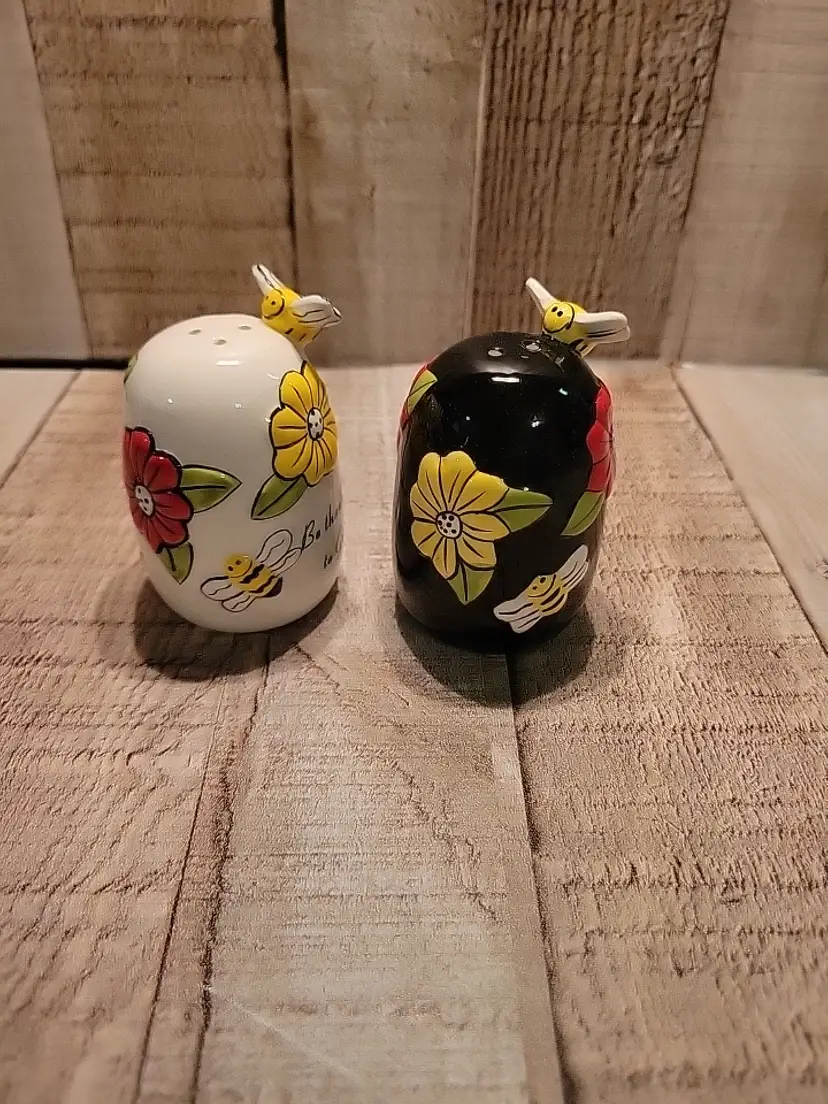 Bees & Flowers Salt Pepper Shakers Set God Religious 3D Applied Ceramic Embossed