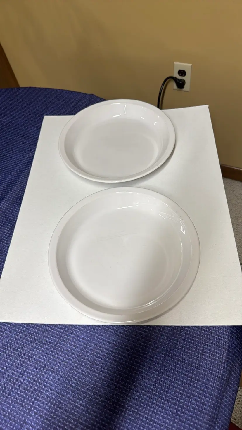 Corning ware white pie plates P-309 9 inch set of 2