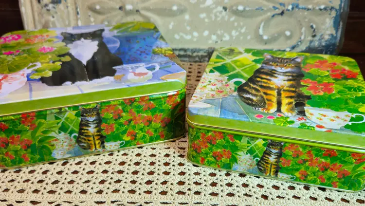 New Pair of Cat Kitten in a Garden Tins Graduated Sizes