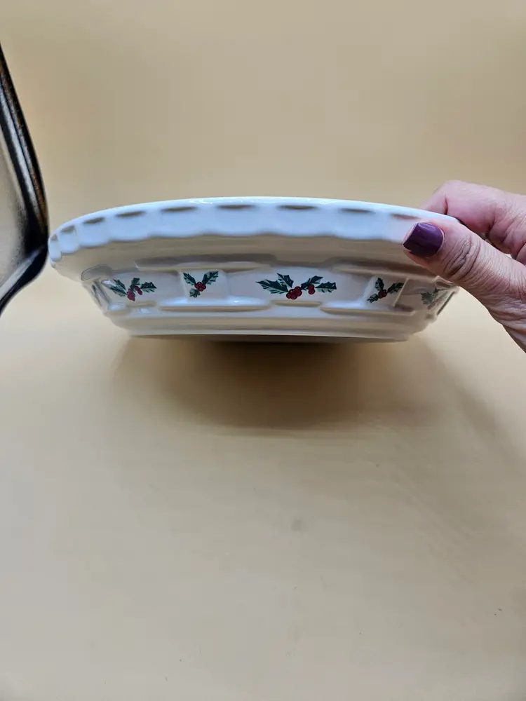 Longaberger Pottery Christmas Holly Woven Traditions 10.25" Pie Plate, USA