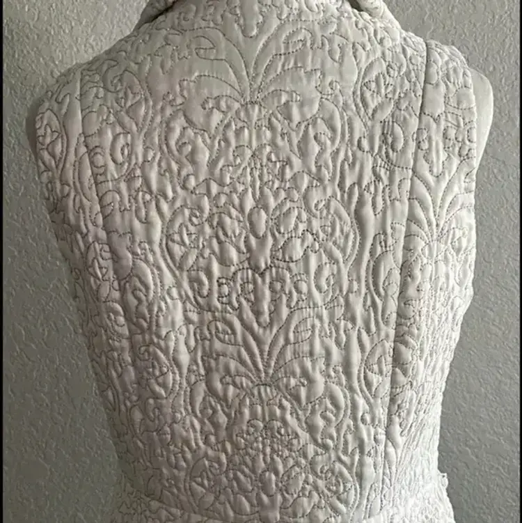 White House Black Market Ruffle Puffer Ivory Vest Full Zip Size Small