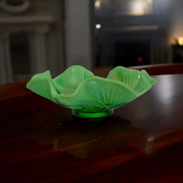 Jefferson Glass Green Opalescent “Shell & Scroll” Ruffled Bowl – Antique Early 1900s Art Glass