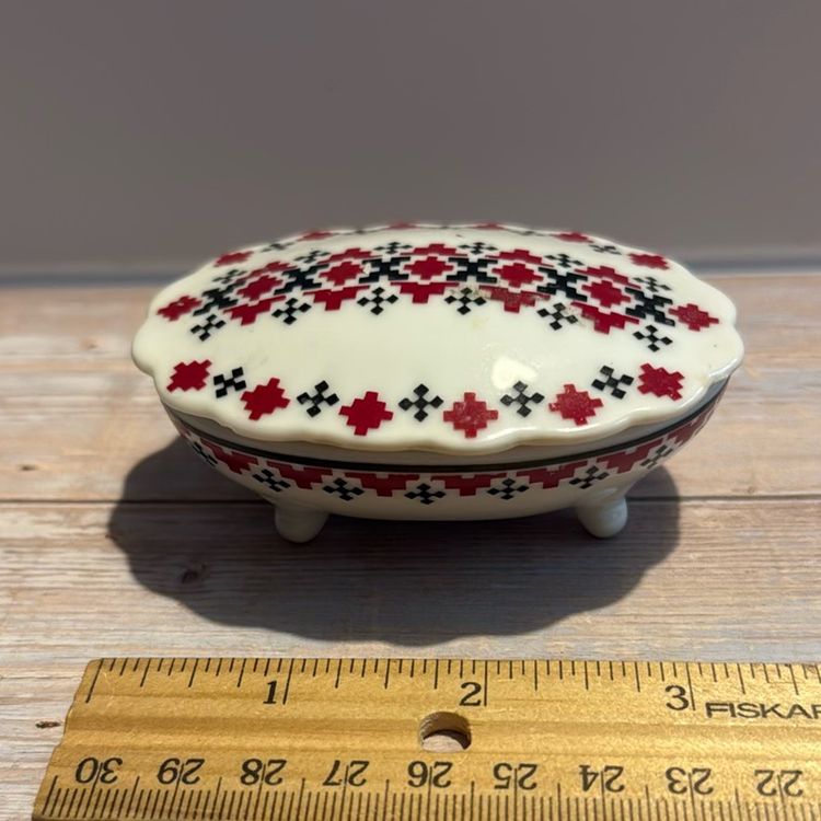 Trinket Box VTG Ukrainian Arts Piece