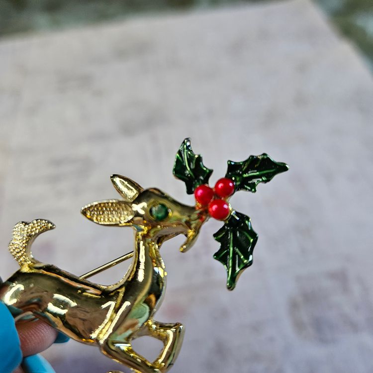 Reindeer Holly Pin Unmarked