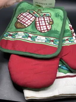 Laune Korsgaden 3-piece Christmas kitchen set.