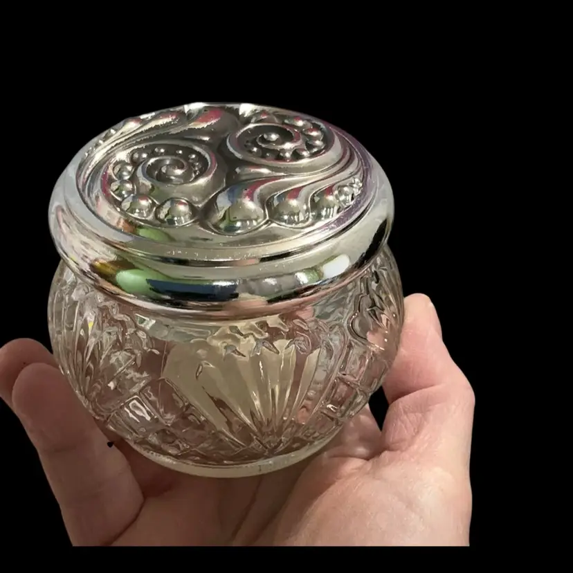 Vintage Avon Empty Moisture Cream Glass Jar. With Beautiful Paisley Motif Design On Lid. Glass Jar Also Has A Beautiful Diamond Etched Design.