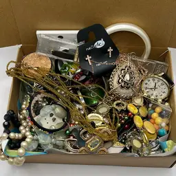 3.5lb Mix Of Wearable/craft Jewelry