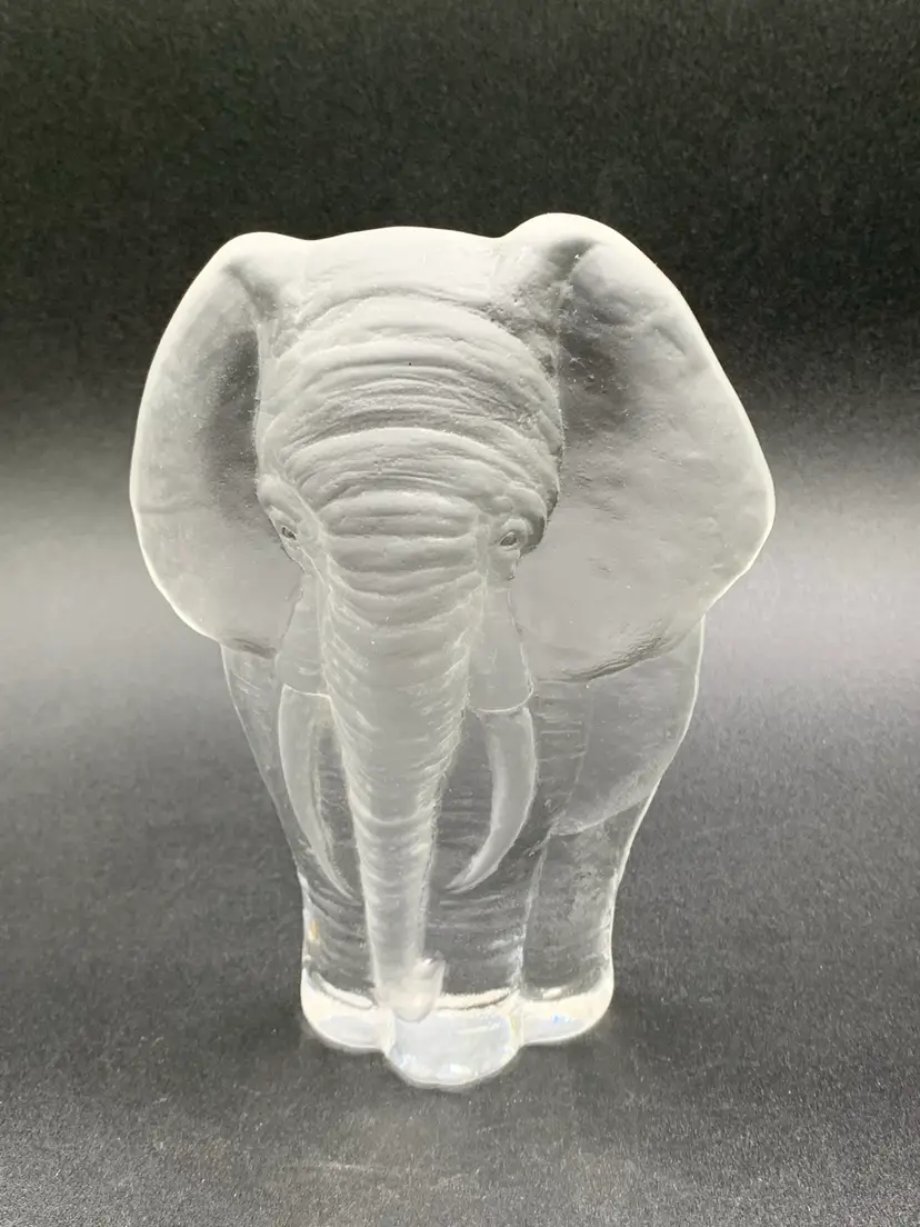 ELEPHANT, 5.5” Tall Crystal SIGNED MATS JONASSON SWEDEN Frosted