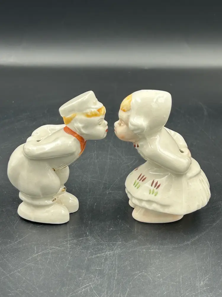 Mid Century, Ceramic Dutch Boy And Girl, Kissing Couple Salt And Pepper Shaker Set Japan