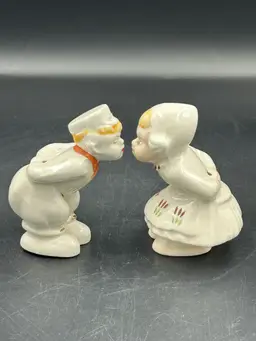 Mid Century, Ceramic Dutch Boy And Girl, Kissing Couple Salt And Pepper Shaker Set Japan