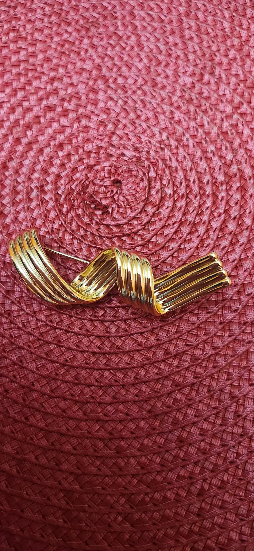 Vintage Gold-Tone Ribbon Brooch. AJC