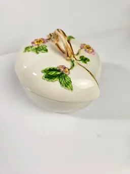 Vintage 1979Ceramic Trinket Box with Floral Lid – Handcrafted Raised Design