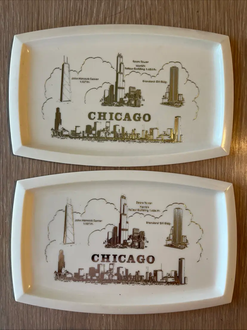 Vintage "Chicago" Buildings Skyline Plastic Souvenir Trays Set of 2 8" x 5"
