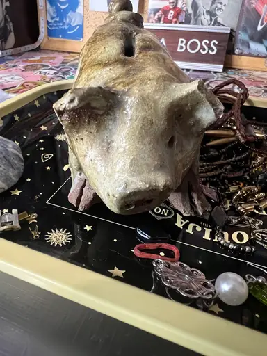 TOYS VINTAGE PICTURES CARDS AND DISNEY PINS 