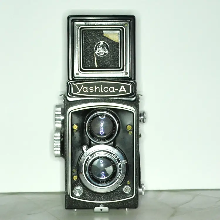 Vintage 1950s Yashica A Twin Lens Reflex Camera With Case Works Collecting Shelf Decor