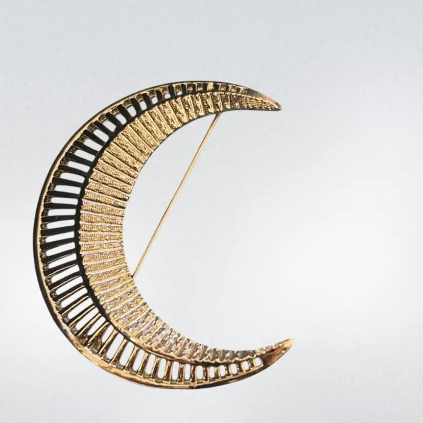 Sarah Coventry Signed Silver Tone Crescent Moon