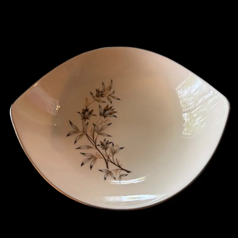 VINTAGE HOLIDAY HEIRLOOM FINE CHINA “AUTUMN HOLIDAY” LUGGED SOUP BOWL (7-1/8")
