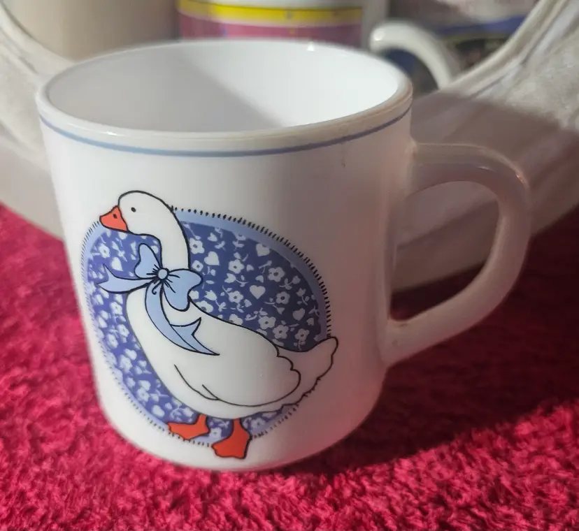 Blue Ribbon Mother Goose- Arcopal France Country Mug