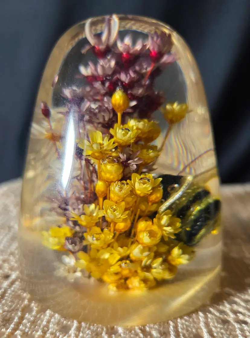 Daisyglas Lucite / Acrylic Paperweight