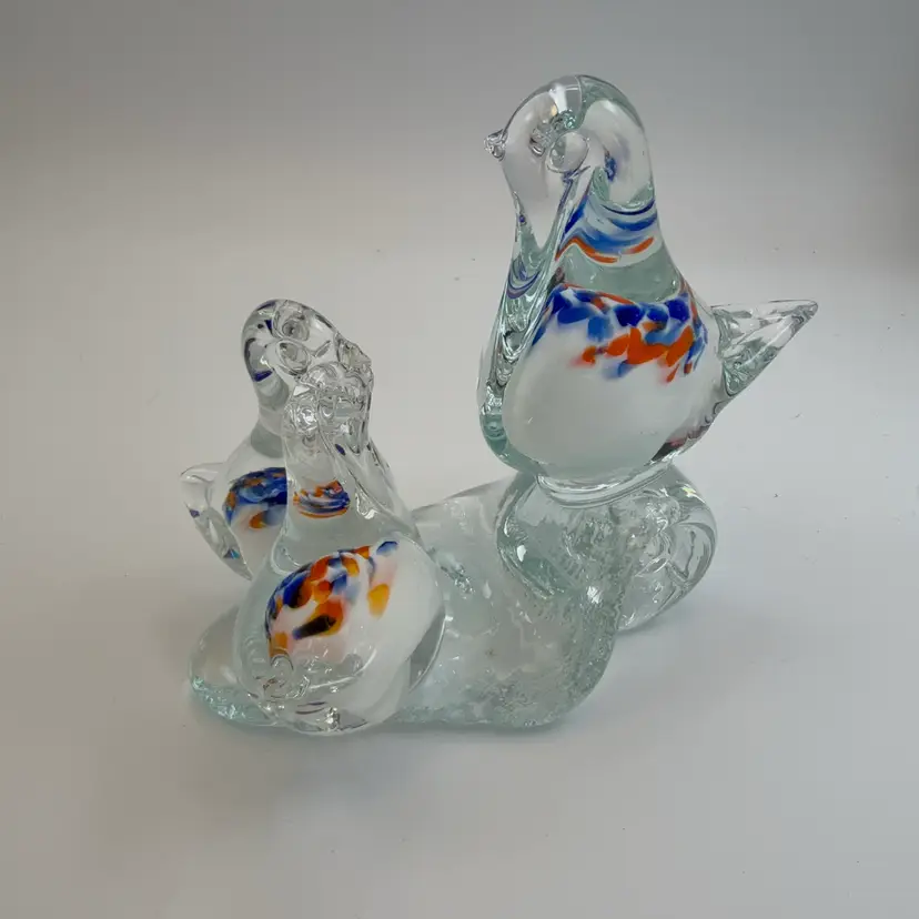 Mother Bird With 2 Chicks - Vintage Art Glass Confetti Spatter Clear Cased To White Paperweight - 4.5” Tall X 4.5” Long