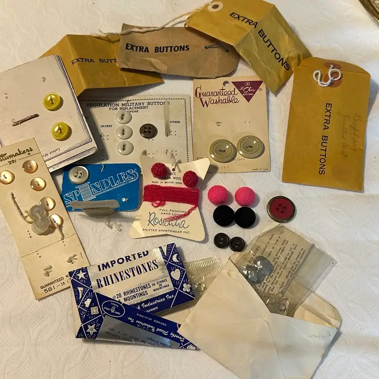 Vintage Assorted Button Lot (Bag 5)