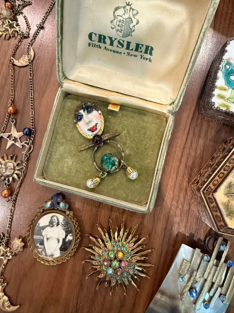 1st Live Show! 🥳 Hangout And Let’s Look At Some Of My Favorite Things!