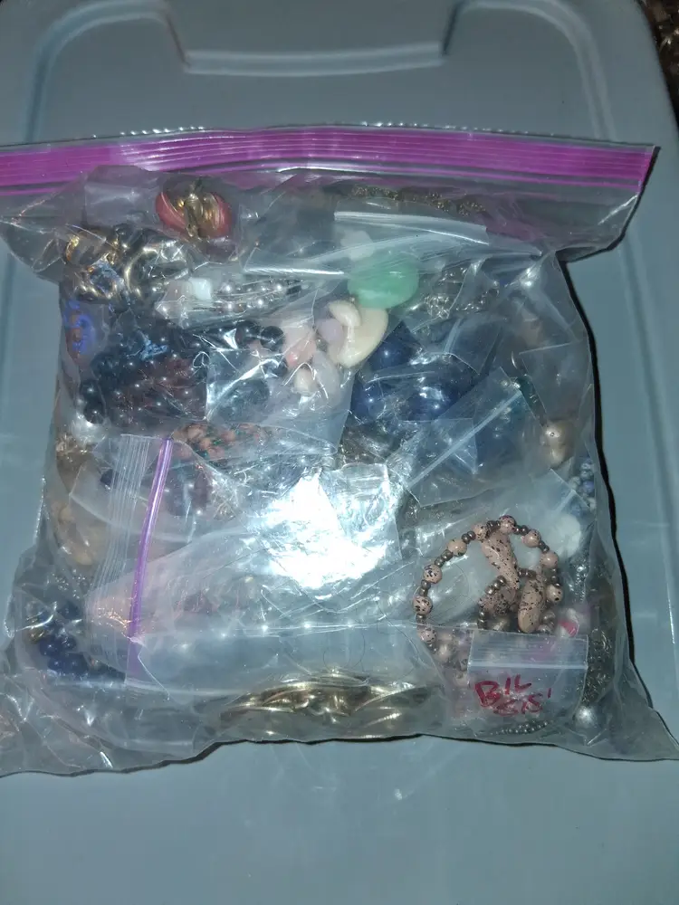 COSTUME JEWLERY 4 lbs MYSTERY ALL WEARABLE VTG to MOD Ea. Bagged! Resell/Keep #9