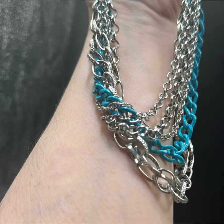 Necklace Silvertone With Turquoise Tone Chain