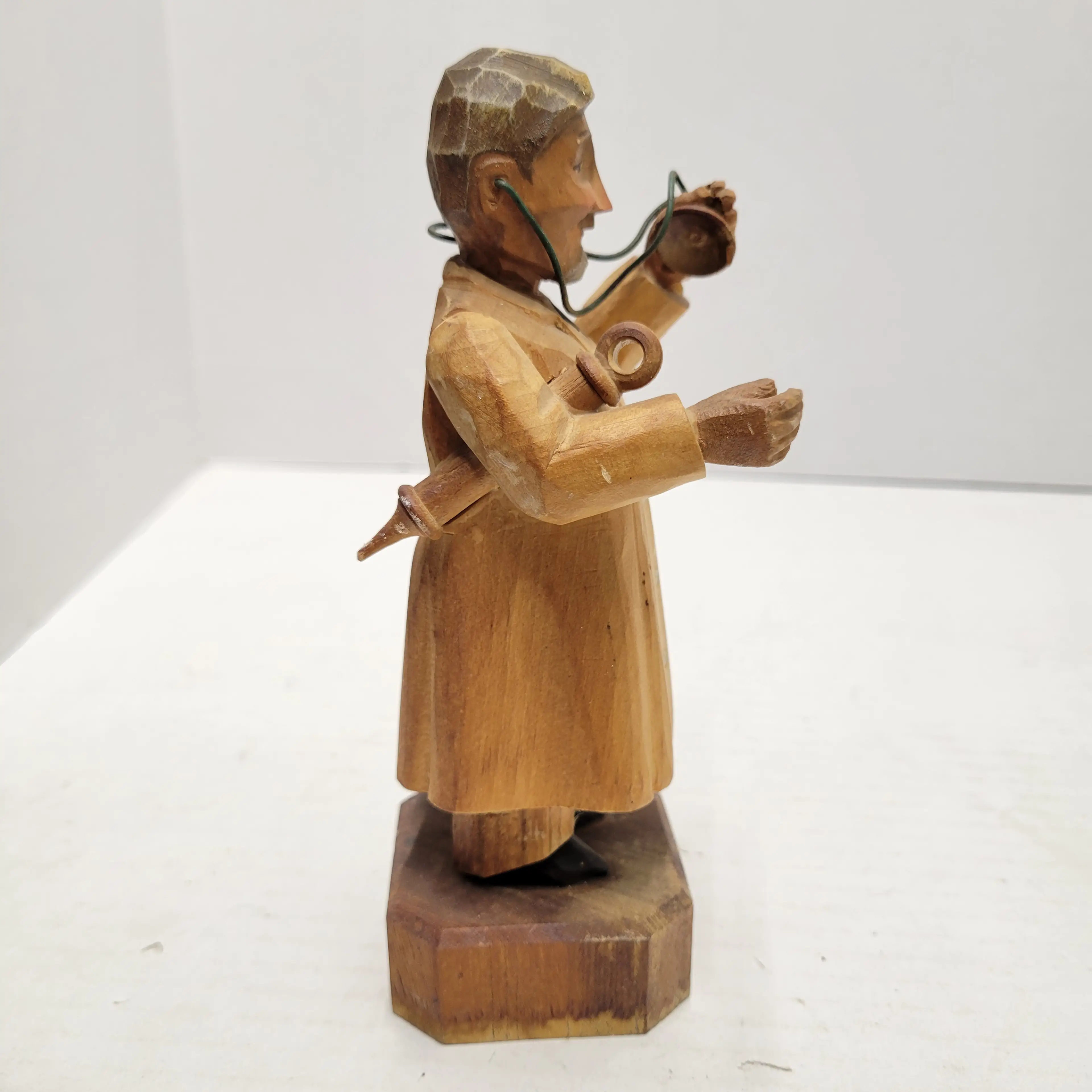 Image 2 of 8
