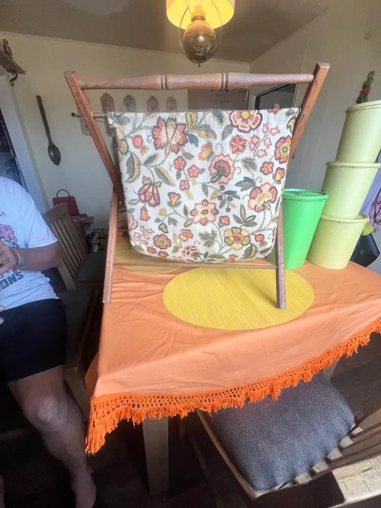 Magazine Holder 
18x20 