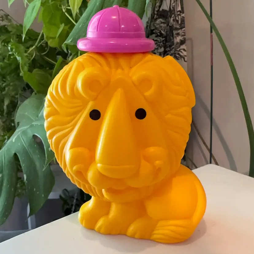 Avon Lovable Leo Bank