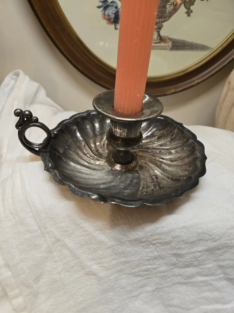 Silver-plated candle holder with finger ring