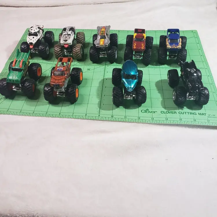 Hot Wheels Monster Jam Trucks 1:64 Scale Diecast Lot of 9 HTF Rare