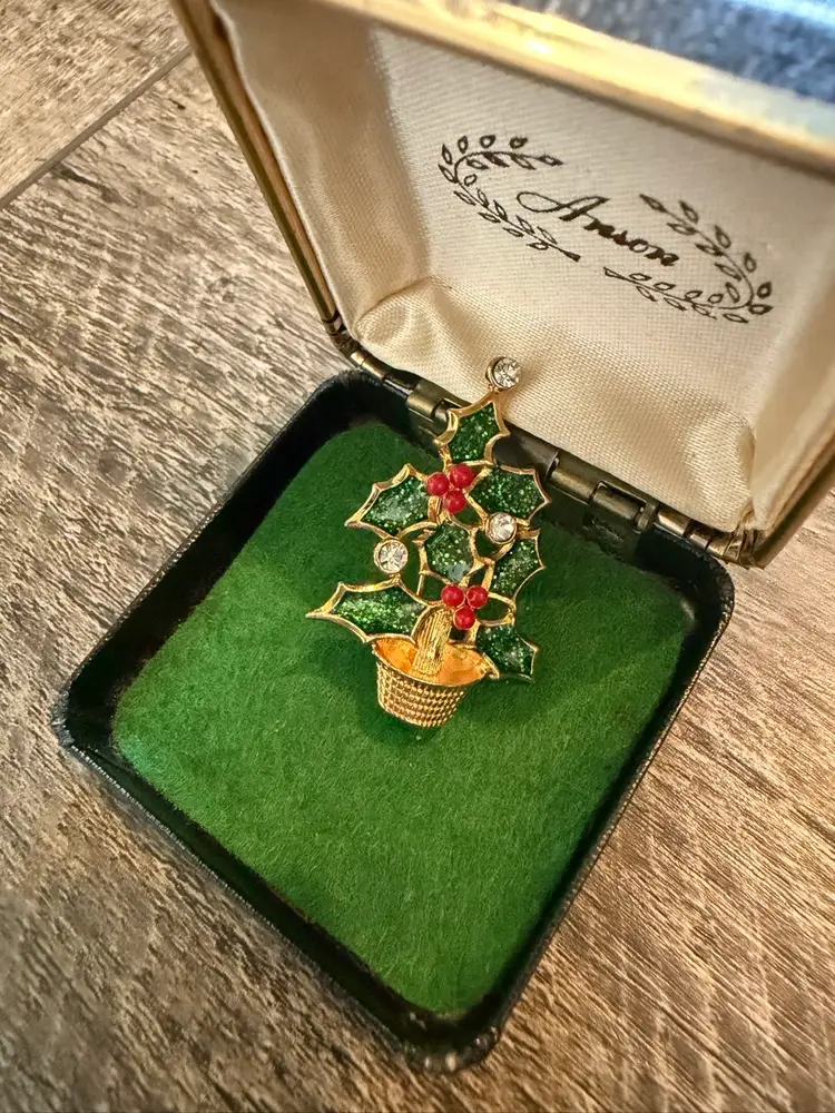 Vintage Avon Christmas Brooch