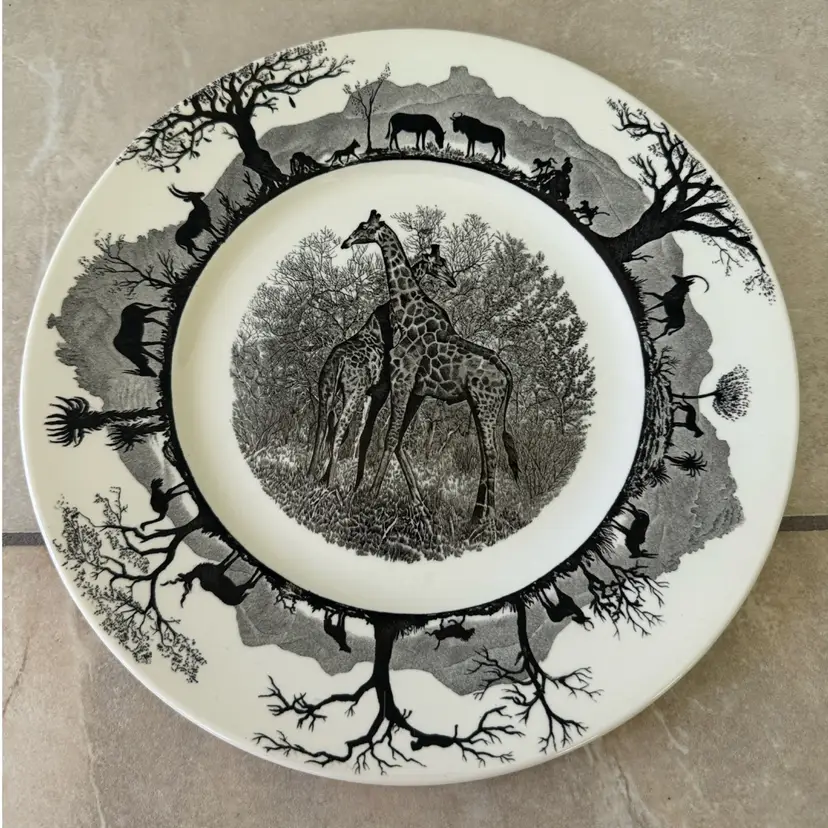 WEDGWOOD World Wildlife Fund Stamp GIRAFFE 10 5/8" Plate made in England
