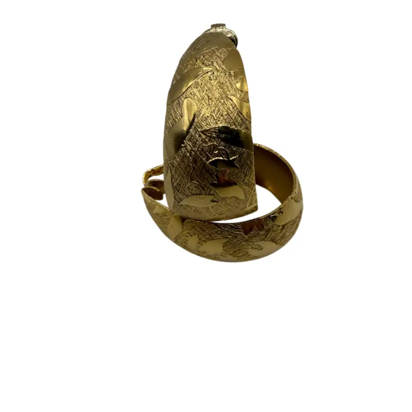 Sarah Coventry "Watusi" hoop Clip On earrings feature a textured, etched floral design