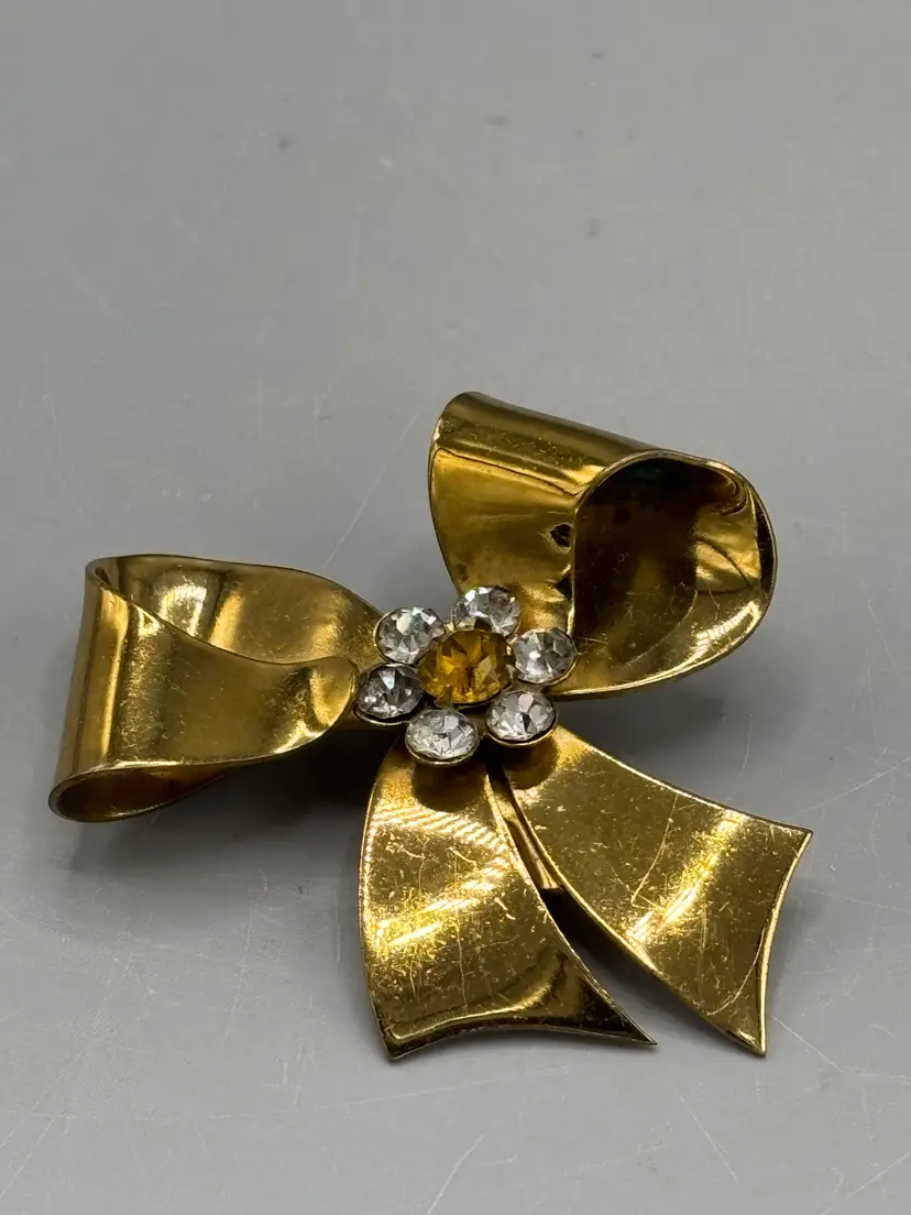 Vintage gold tone bow brooch