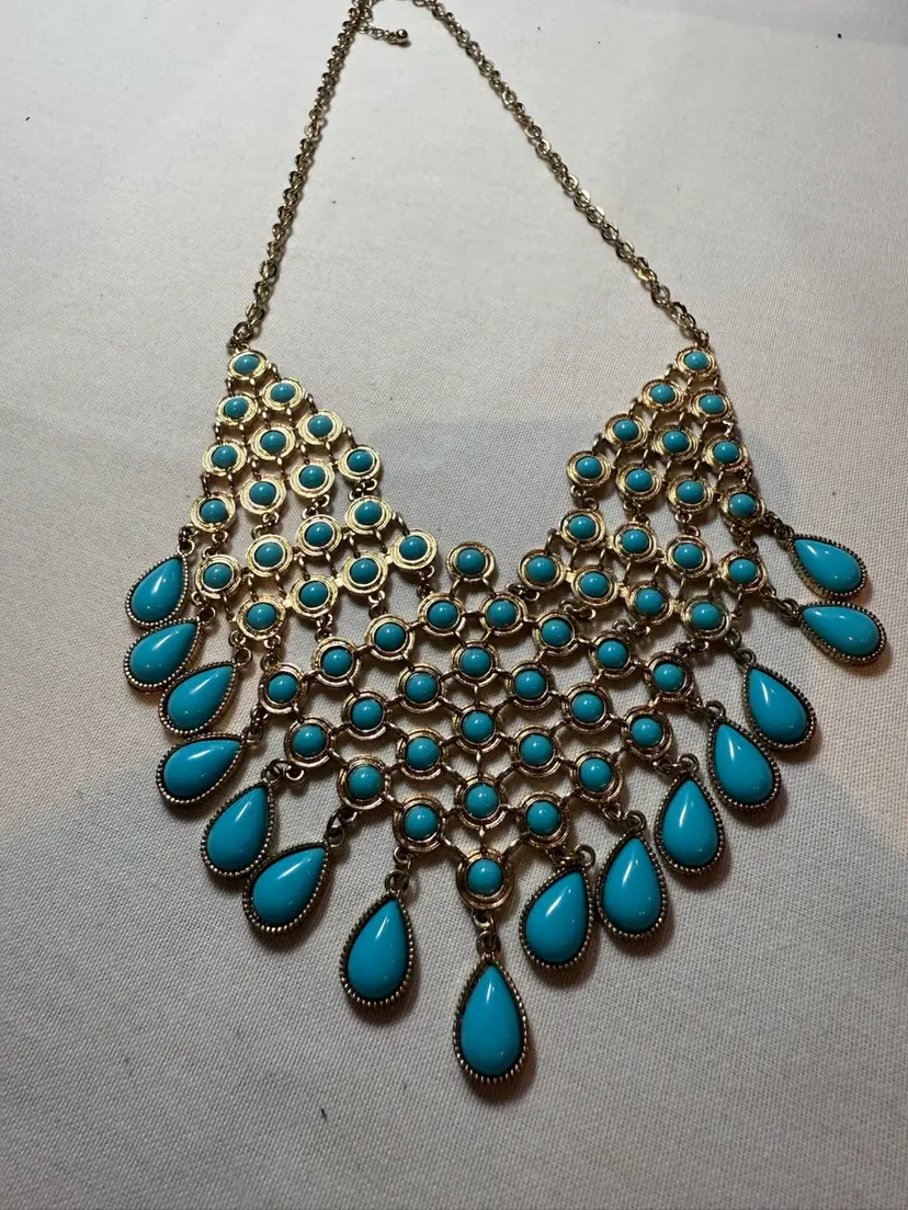 Simulated Turquoise Bibb Necklace