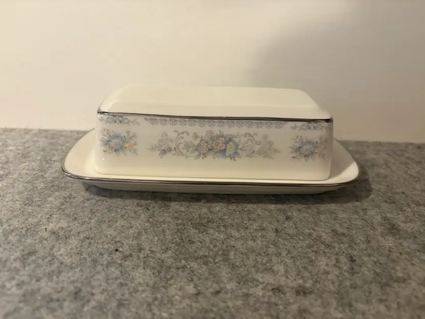 Ultra Ivory Society Butter Dish White w/Flowers # 2941