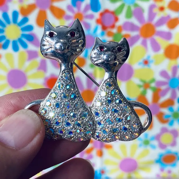 Vintage Silvertone Cat Pair Rhinestone Bodies & Red Rhinestone Eyes Brooch Pin