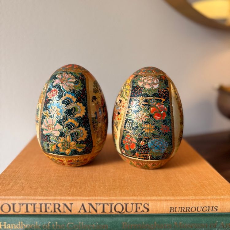 Vintage Hand-Painted Chinese Porcelain Eggs – Pair of Decorative Enamel Eggs with Oriental Figures