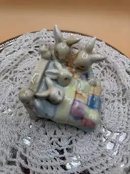 L05-Tales Of Bunny Hollow Figurine