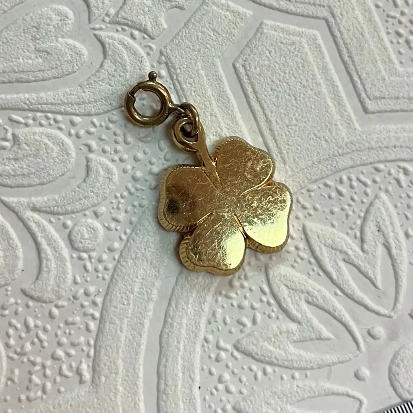 #J51 - Vintage Four Leaf Clover Gold Tone Bracelet Charm - Spring Ring Clasp