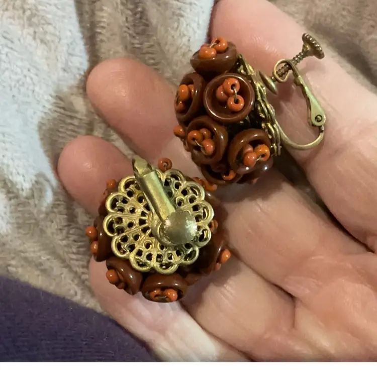Vintage Miriam Haskel Brownish Orange Glass Beaded Cluster Screw Back Earrings.  Just Gorgeous !!!! Great To Add To Your Miriam Haskell Collection !!