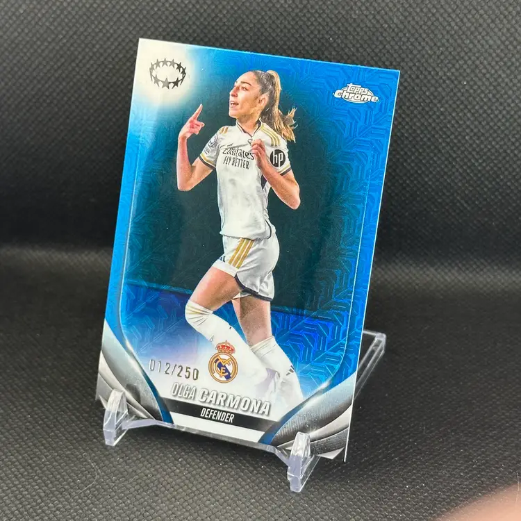 Olga Carmona 012/250 - 2023/24 Topps Chrome Blue Refractor UEFA Real Madrid