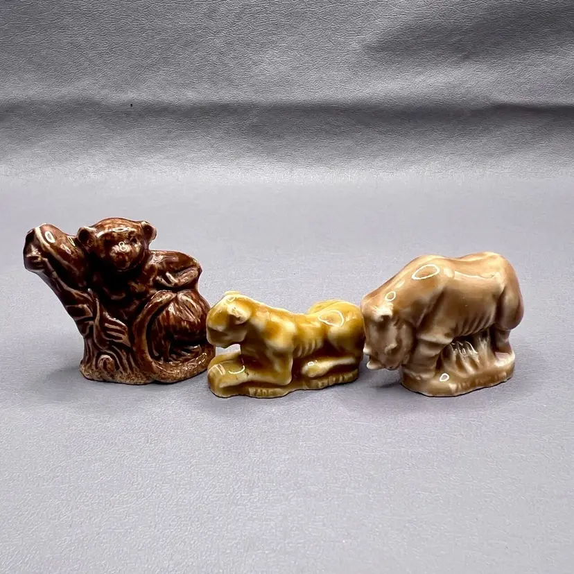 Lot Of 3 Wade Whimsies Figurines Rhino Lioness Lemur Monkey In Tree Red Rose Tea