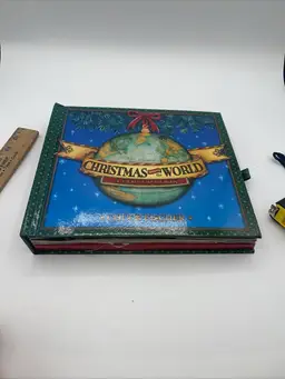Christmas Around the World: A Pop-Up Book Chuck Fisher History Tradition Travel