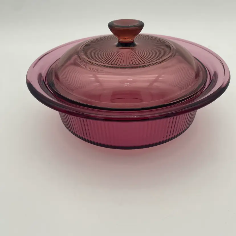 Pyrex Vision Ware Cranberry Glass 24 oz Round Baking Dish w/ Lid - # V-30-B