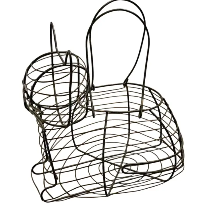 Cat Shaped  Wire Egg Basket/Carrier 9 1/2” X 8” X 10”