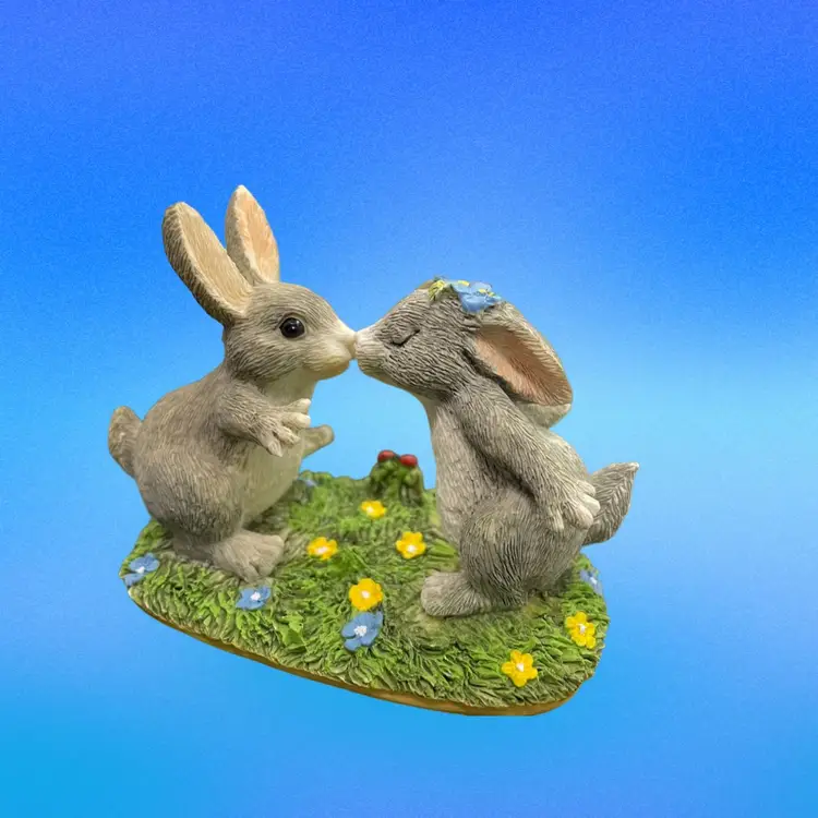 Charming Tails “Love Blooms”